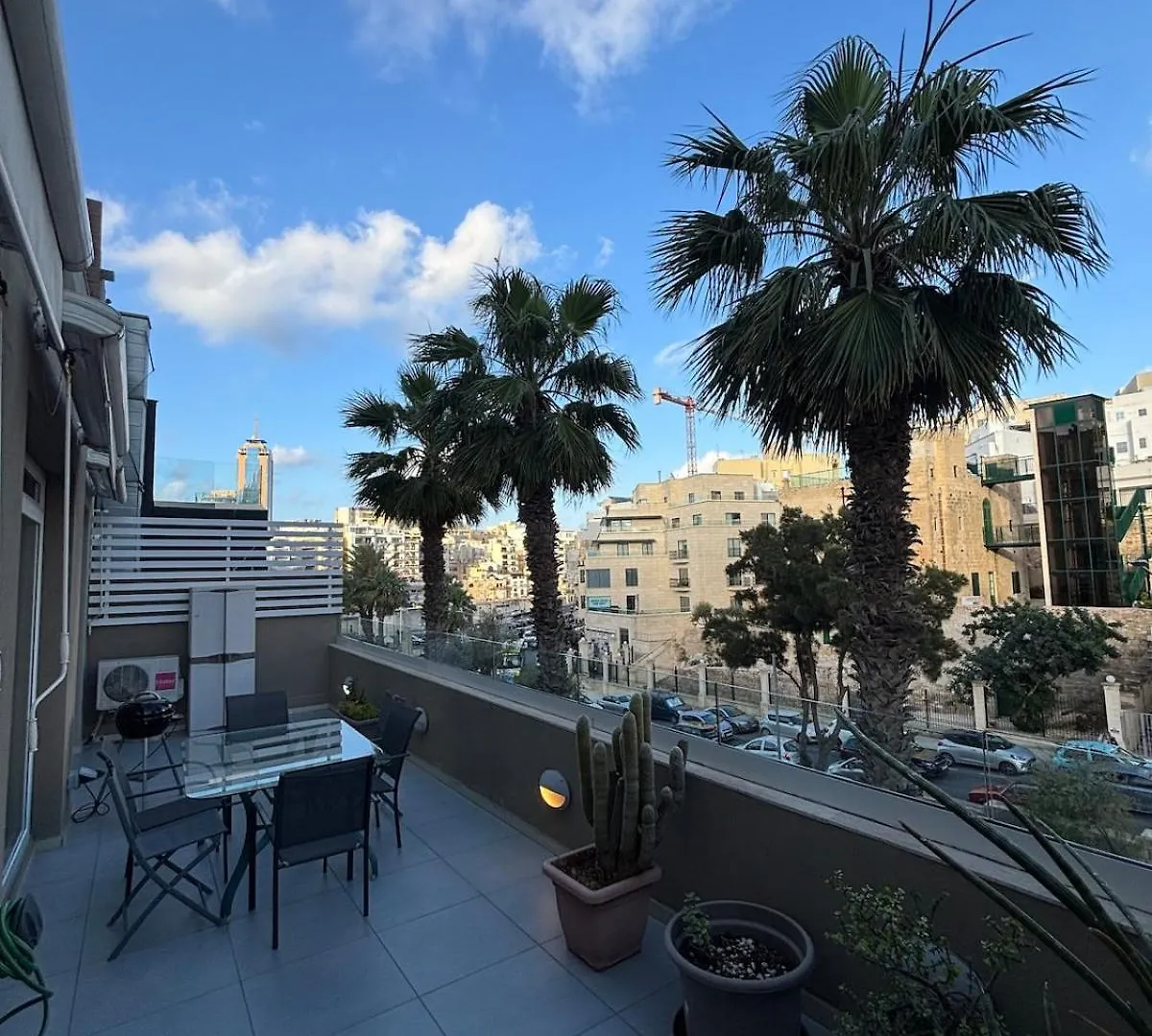 Modern Apartment In Paceville San Ġiljan